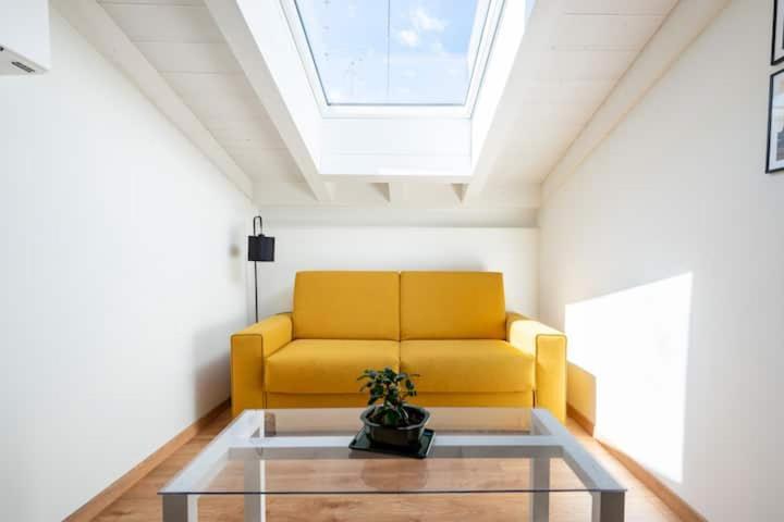 Domus: Modern Loft In The Center Of